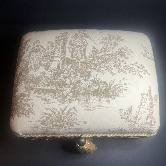 Vintage Woven Wicker & Fabric French Country Scene Trinket Storage Box w/ Tassel - Picture 3 of 10